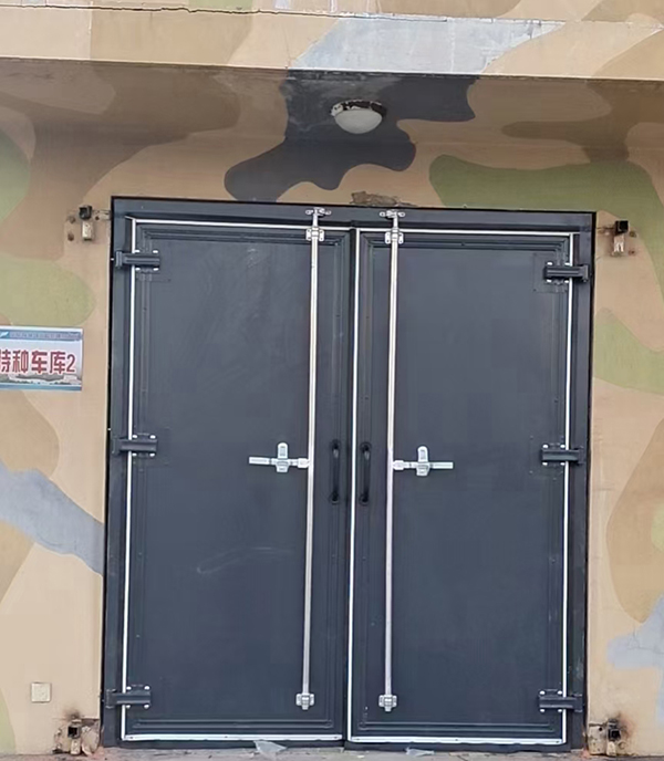 玛曲工业平开门