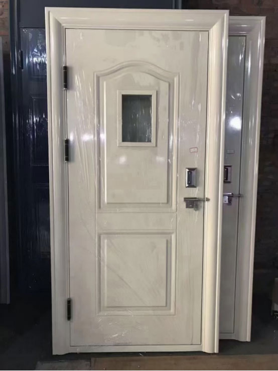 玛曲学校教室门