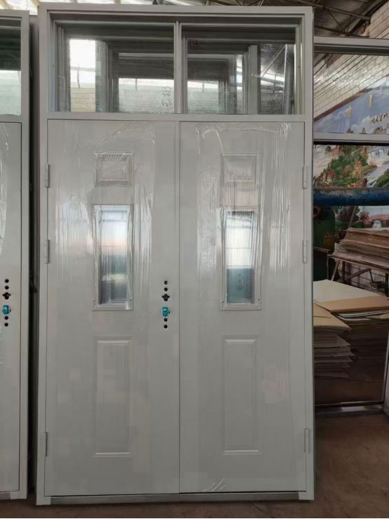 玛曲学校教室门