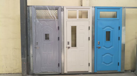 玛曲学校教室门