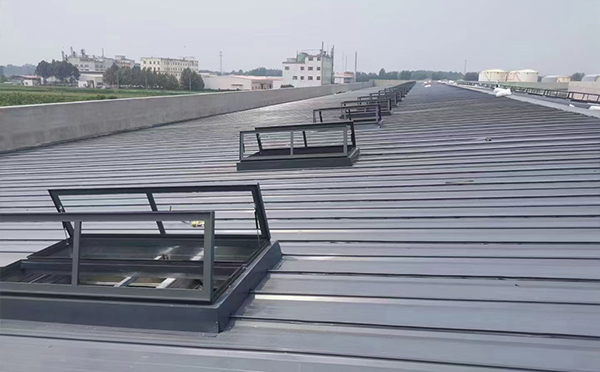 某中学室内体育馆玛曲排烟窗改造项目