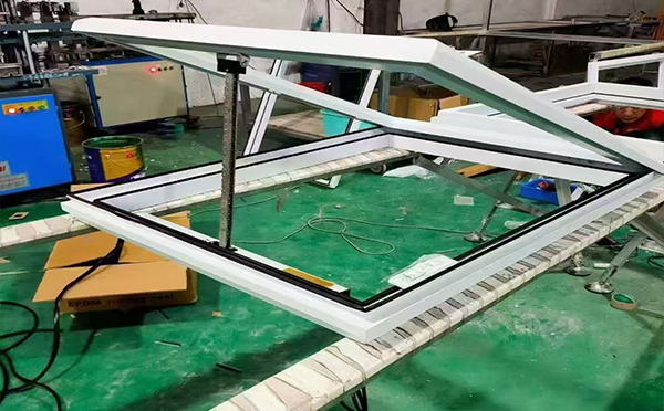 某地下车库出入口玛曲排烟窗配置工程