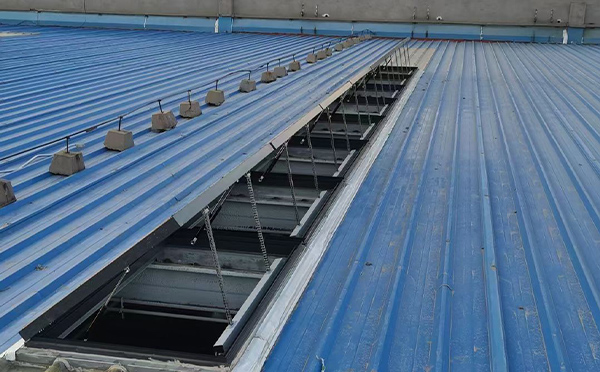 某城市大型商业综合体中庭玛曲排烟窗工程 某城市大型商业综合体中庭玛曲排烟窗工程