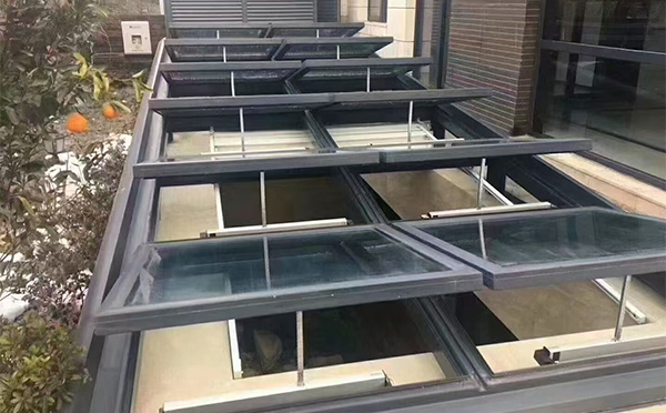 某轨道交通车辆维修车间玛曲排烟窗应用