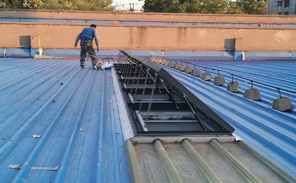 某区域性物流仓储中心玛曲排烟窗系统安装项目