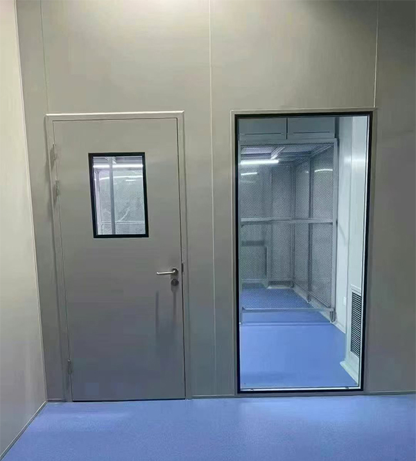 学校教学楼完成玛曲防火门标准化安装